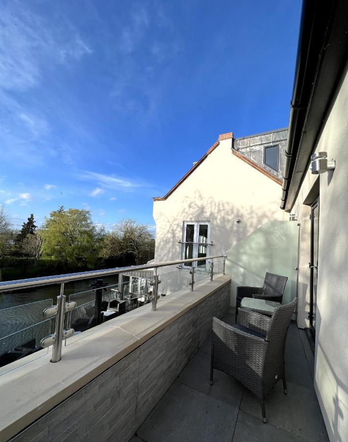The Three Pickerels Bed and Breakfast Mepal Buitenkant foto
